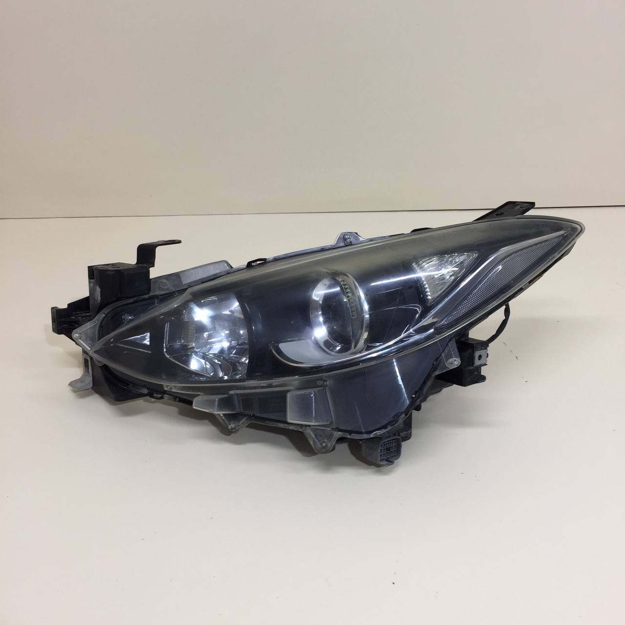 Фара левая Mazda Mazda 3 (BM) 2013-2016 Фара левая Mazda Mazda 3 (BM) 2013-2016