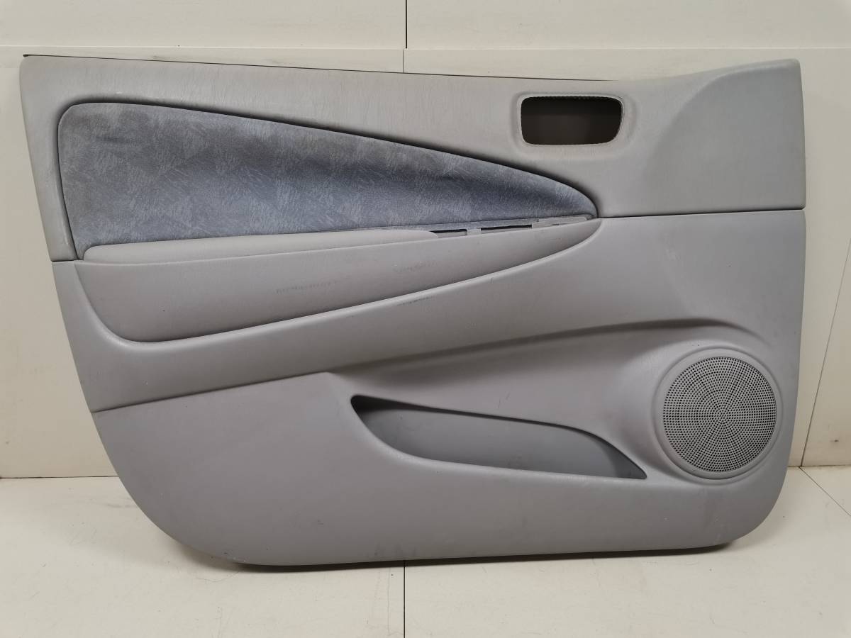 Обшивка двери передней левой Toyota Prius (W10) 1997-2003
