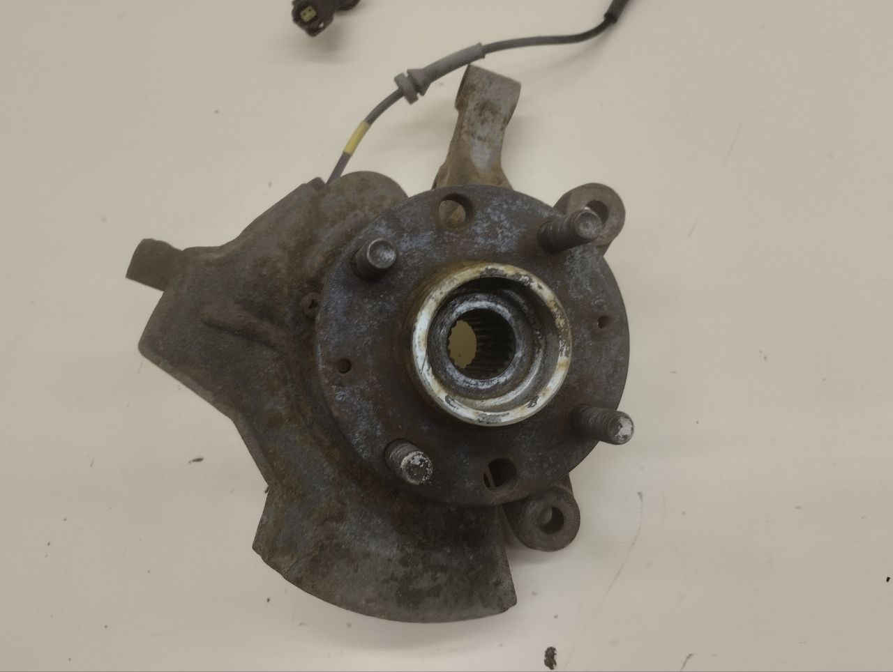 Кулак поворотный передний правый Chevrolet Aveo T250 2005-2011