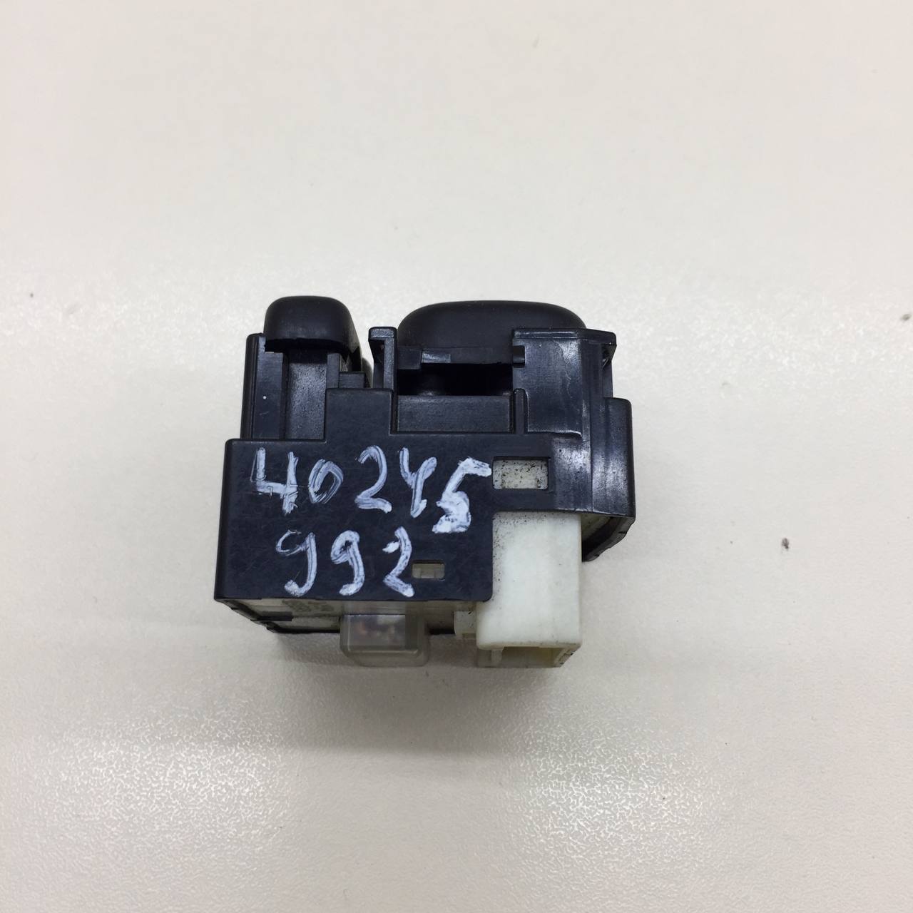Переключатель регулировки зеркала Toyota Avensis (T250) 2003-2009 Переключатель регулировки зеркала Toyota Avensis (T250) 2003-2009