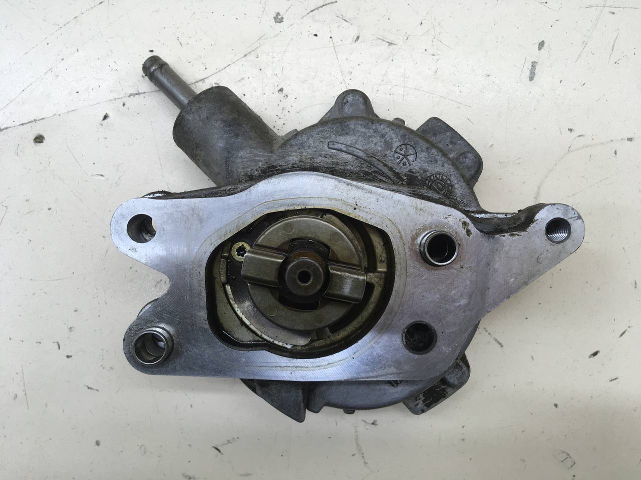 Насос вакуумный Toyota Rav 4 (A30) 2006-2013 Насос вакуумный Toyota Rav 4 (A30) 2006-2013