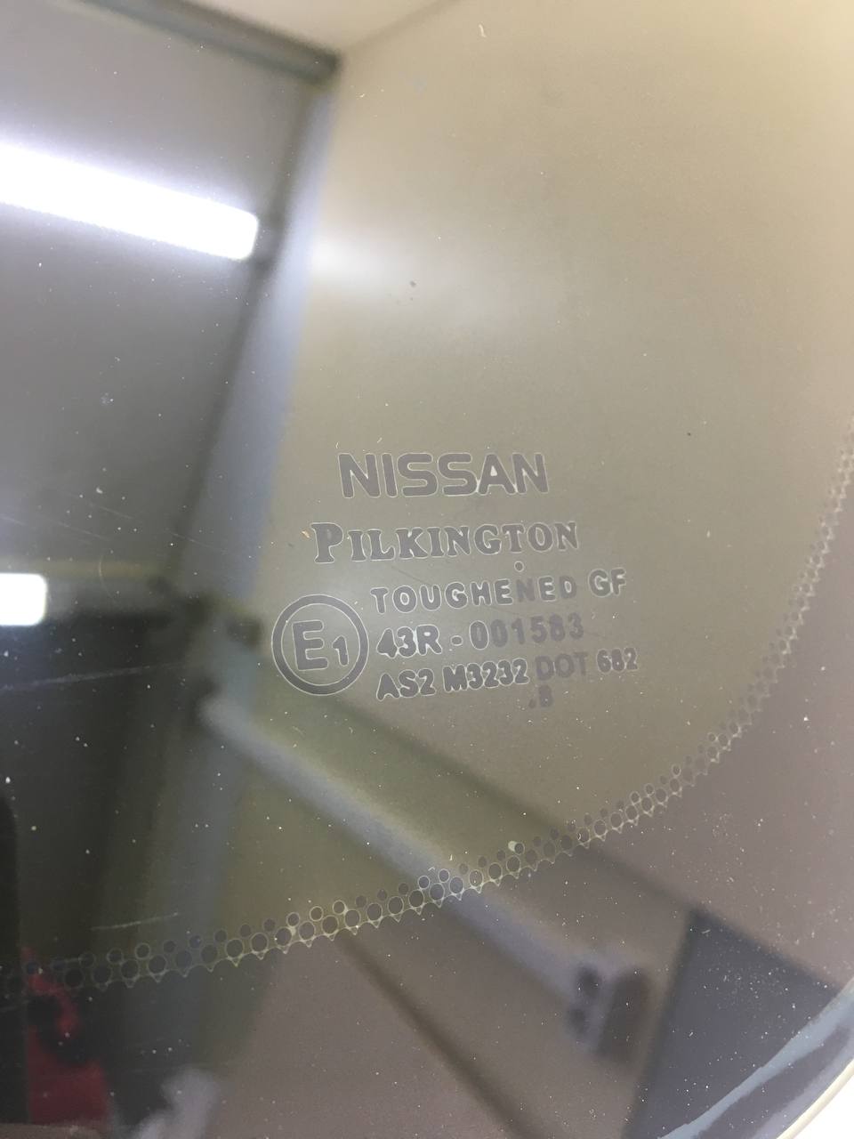 Стекло кузовное глухое левое Nissan Note (E11) 2006-2013 Стекло кузовное глухое левое Nissan Note (E11) 2006-2013
