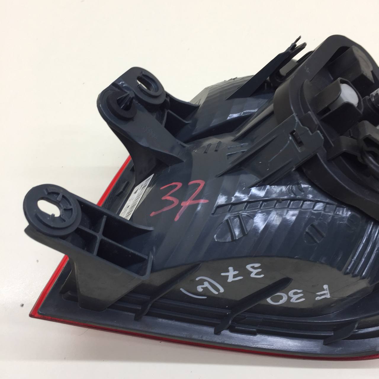 Фонарь задний наружный левый BMW 3-series F30/F31 2011>