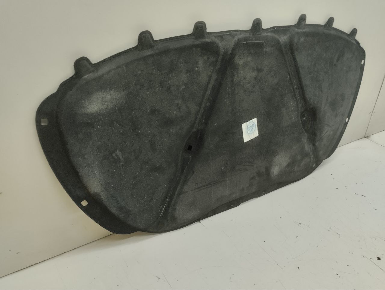 Шумоизоляция капота Volkswagen Polo (MK5) 2011-2020 Шумоизоляция капота Volkswagen Polo (MK5) 2011-2020