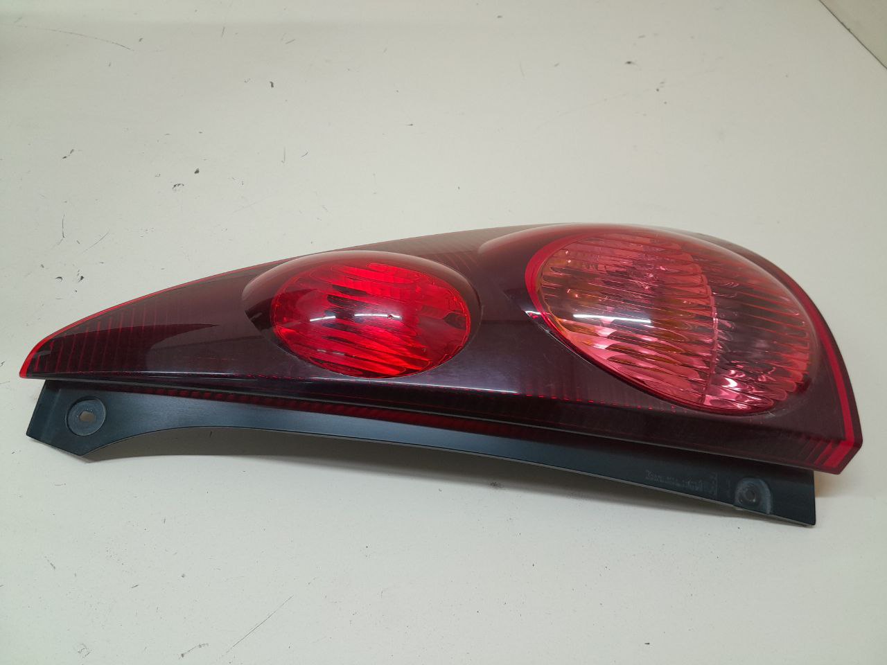Фонарь задний правый Peugeot 107 2006-2014