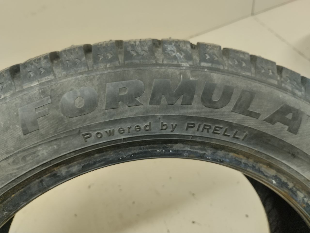 Шины R16 Зимние шипованные Pirelli Formula Ice