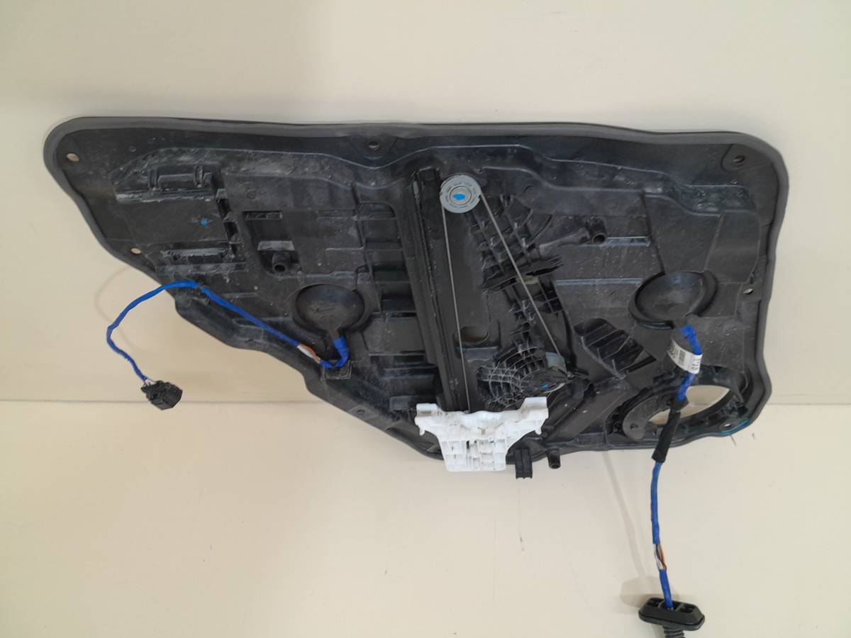 Стеклоподъемник электр. задний правый Hyundai Elantra (CN7) 2020>