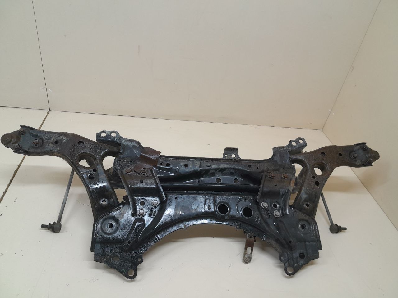 Балка подмоторная Toyota Auris (E150) 2006-2012 Балка подмоторная Toyota Auris (E150) 2006-2012