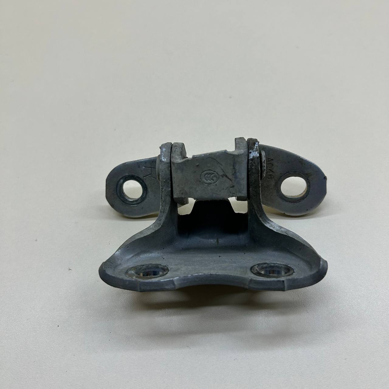 Петля двери передней правой нижняя Toyota Corolla E150 2006-2013 Петля двери передней правой нижняя Toyota Corolla E150 2006-2013