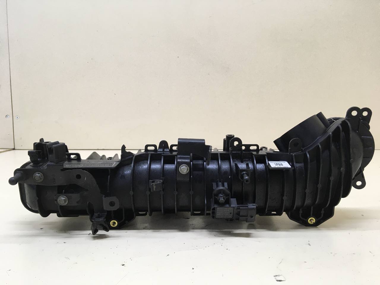 Коллектор впускной Jaguar XE (760) 2014-2021 Коллектор впускной Jaguar XE (760) 2014-2021