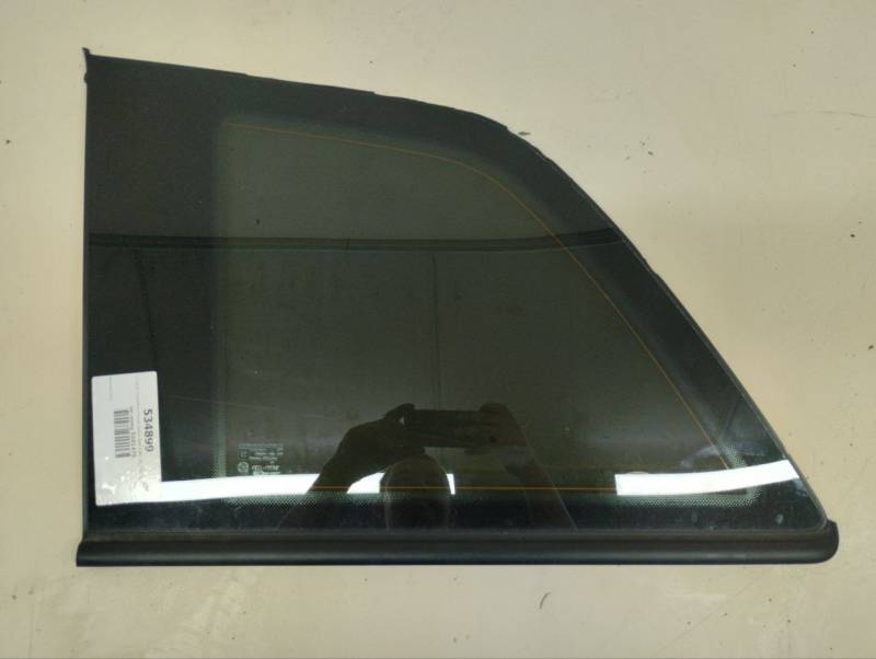 Стекло кузовное глухое левое Opel Zafira (B) 2005-2012