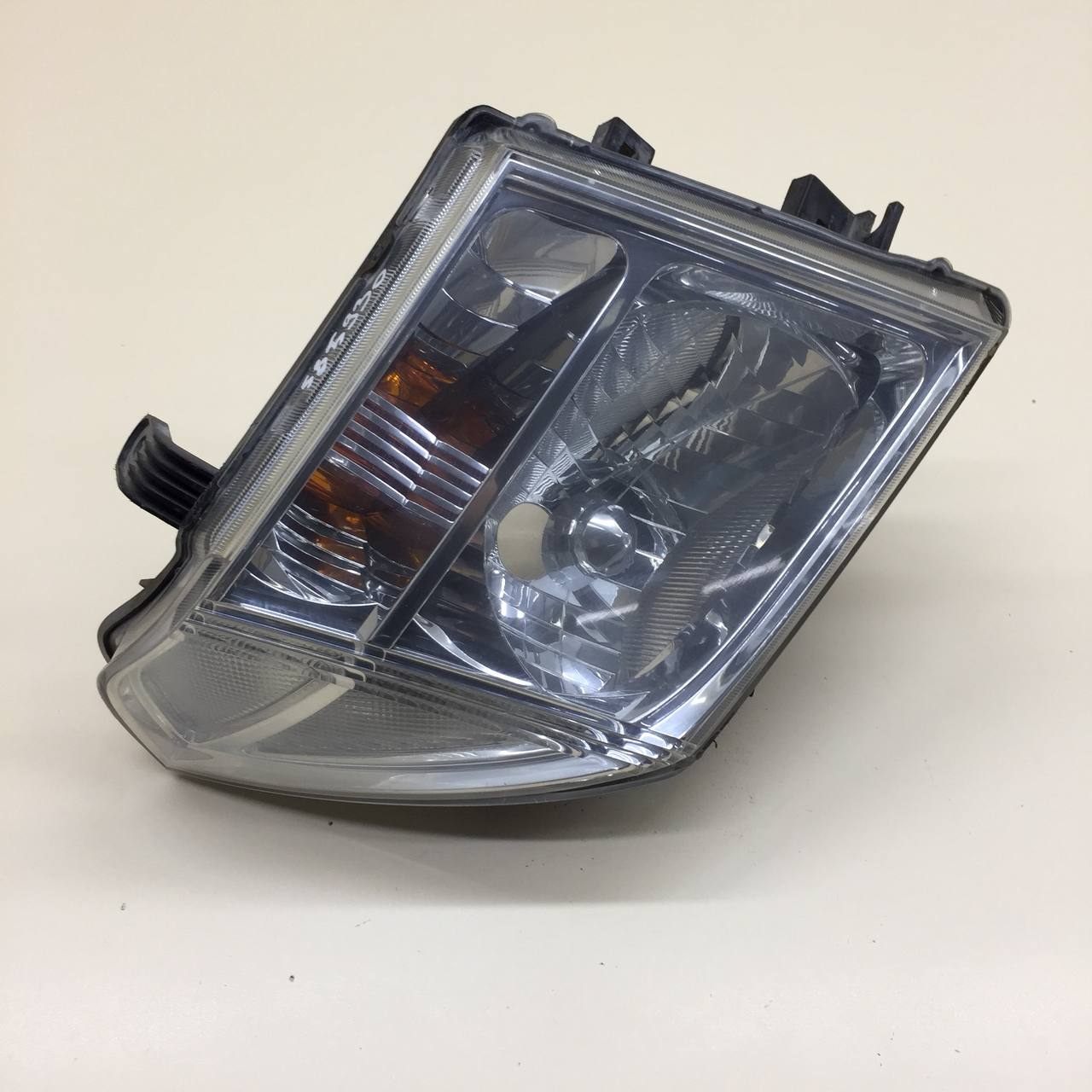 Фара правая Nissan Pathfinder (R51) 2005-2014