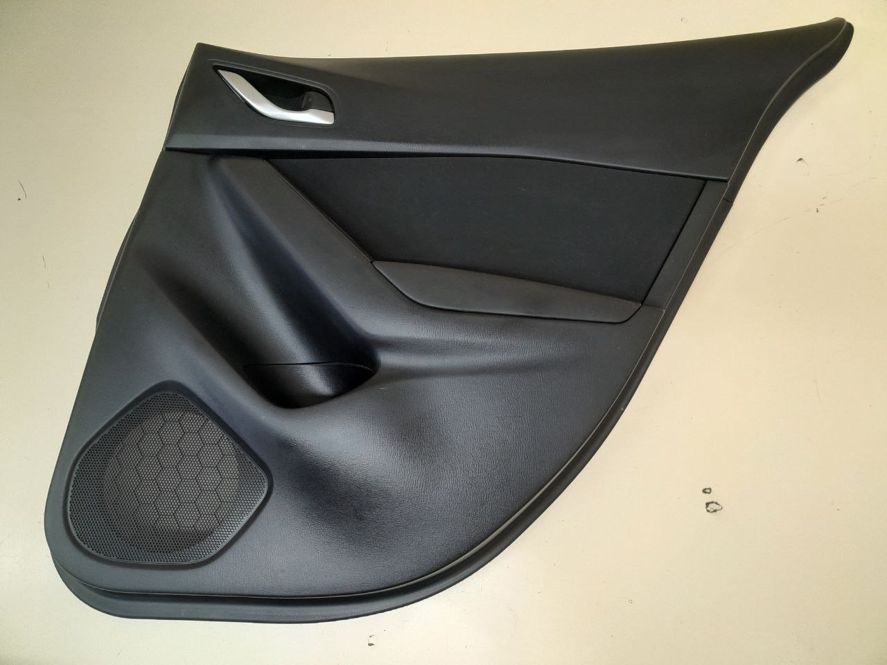 Обшивка двери задней правой Mazda Mazda 3 (BM) 2013-2016