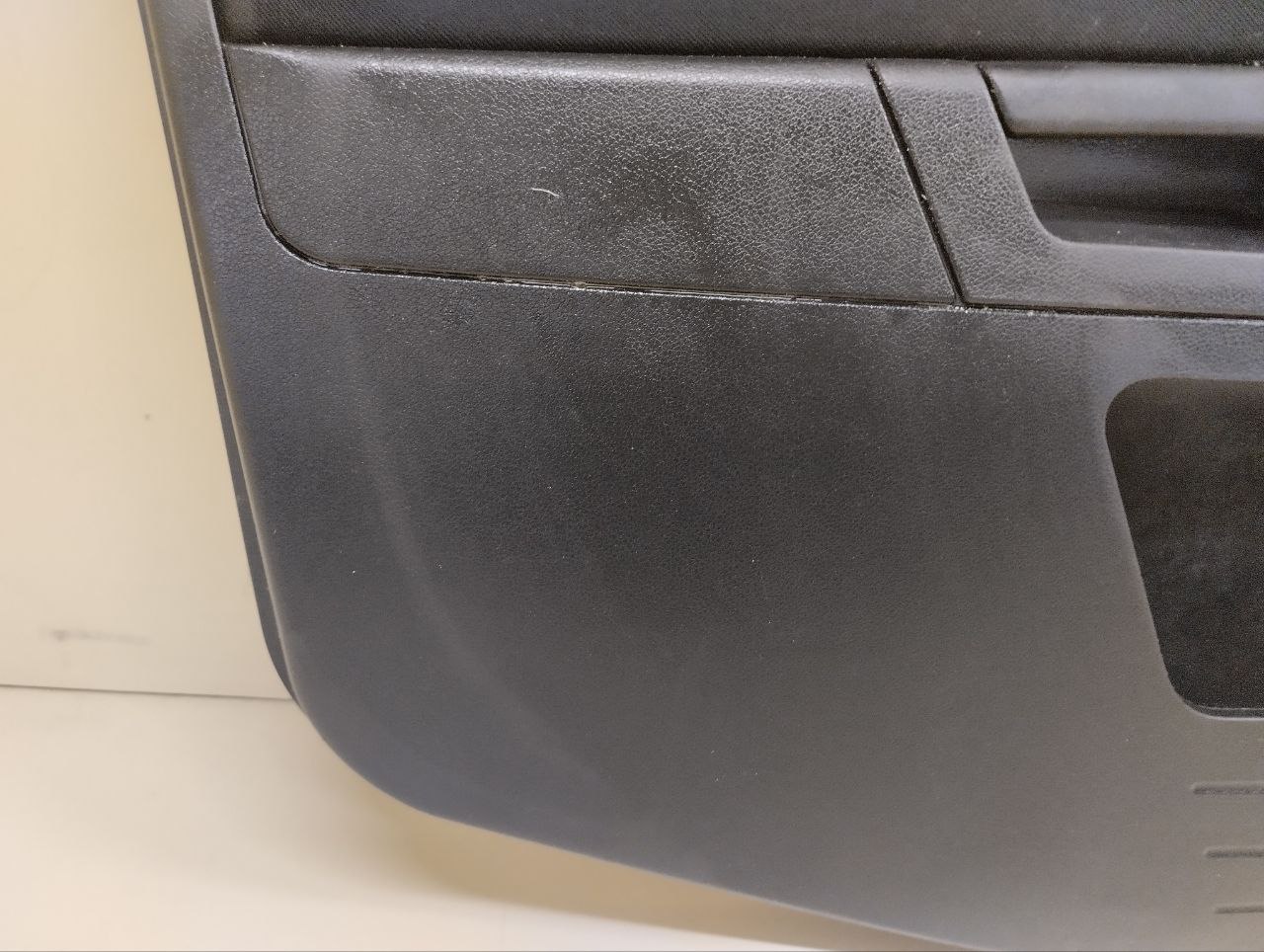 Обшивка двери передней левой Ford Fusion (JU) 2002-2012 Обшивка двери передней левой Ford Fusion (JU) 2002-2012
