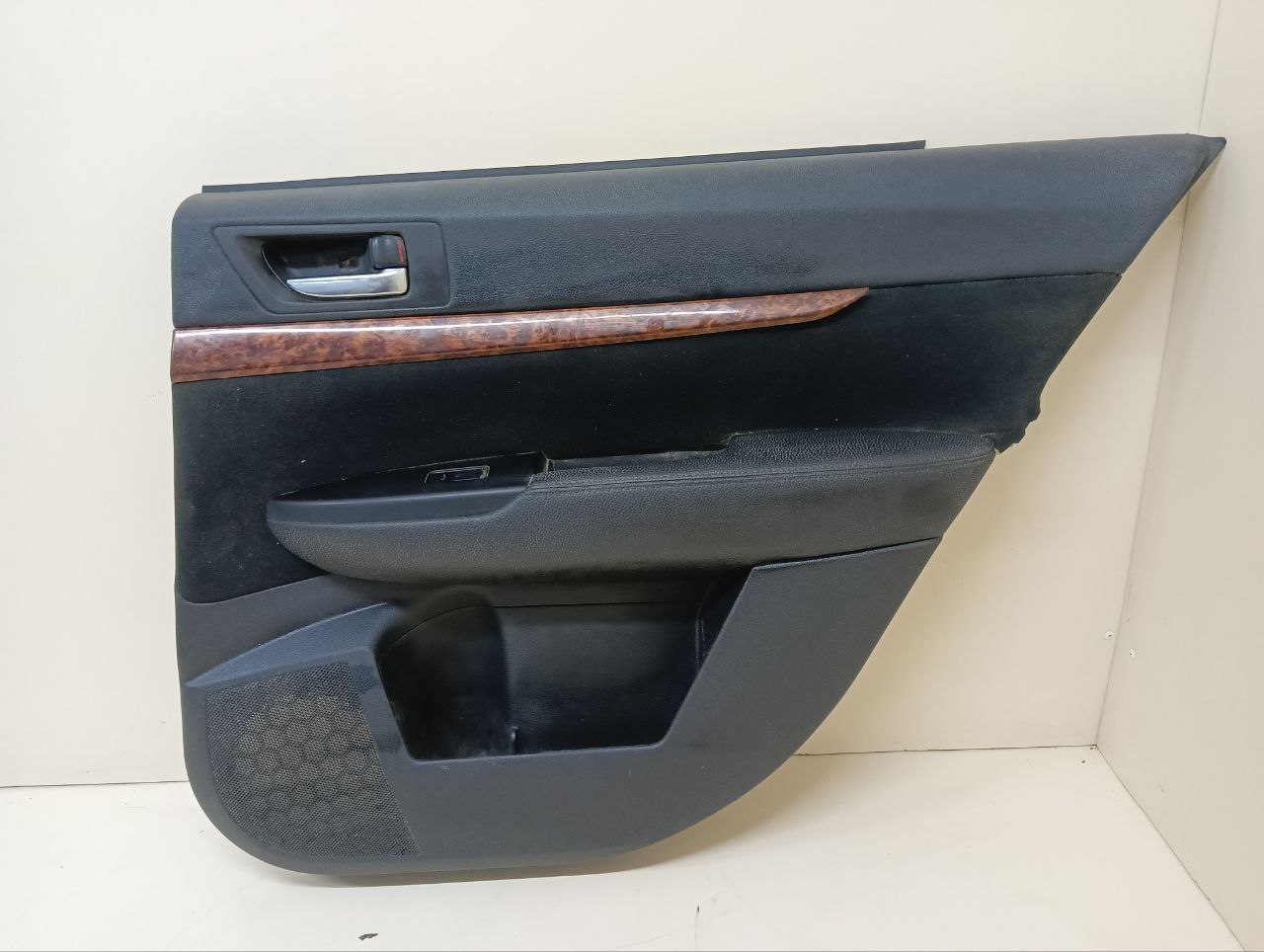 Обшивка двери задней правой Subaru Legacy (B14) 2010-2015