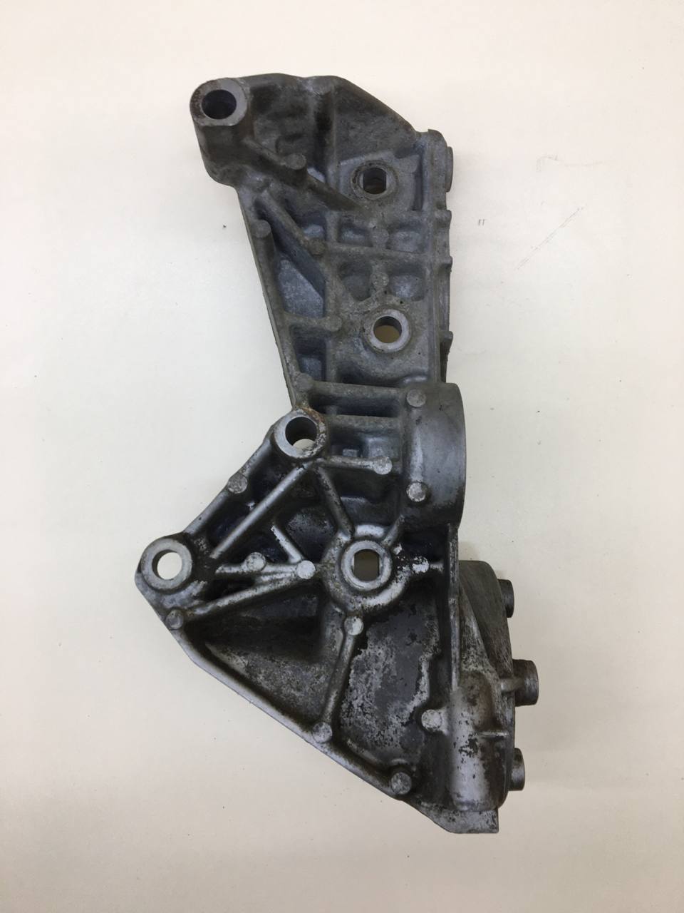Кронштейн генератора Nissan Almera 3 (G11, G15) 2012> Кронштейн генератора Nissan Almera 3 (G11, G15) 2012>