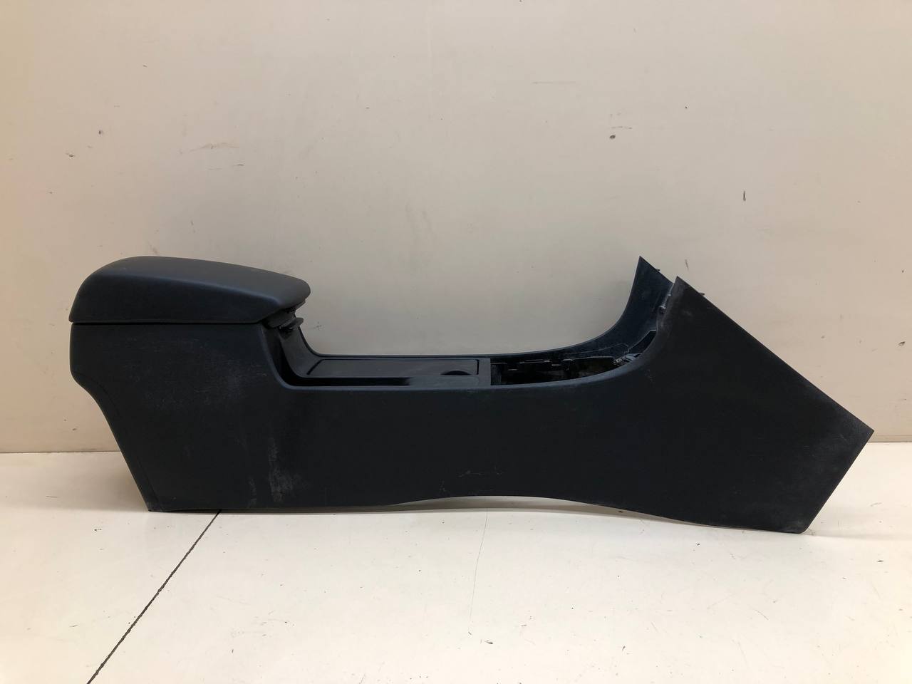 Консоль центральная Mazda Mazda 3 (BK) 2002-2009 Консоль центральная Mazda Mazda 3 (BK) 2002-2009