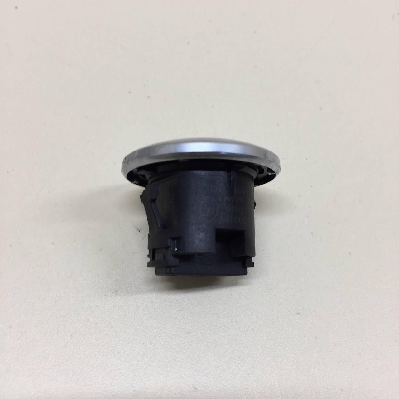 Кнопка запуска двигателя BMW 1-series E87/E81 2004-2011 Кнопка запуска двигателя BMW 1-series E87/E81 2004-2011
