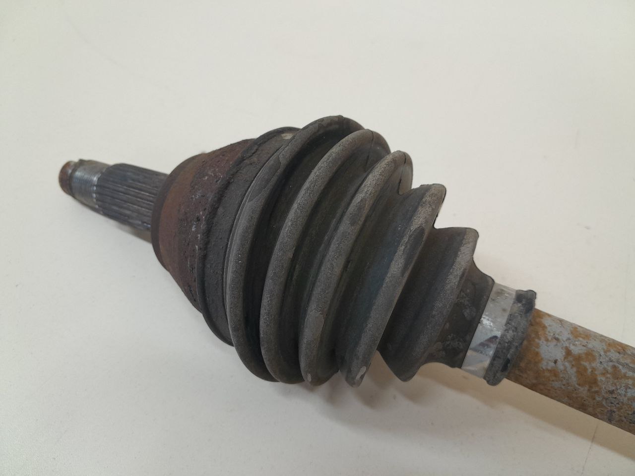 Полуось передняя левая Ford Fiesta (MK5) 2002-2008 Полуось передняя левая Ford Fiesta (MK5) 2002-2008