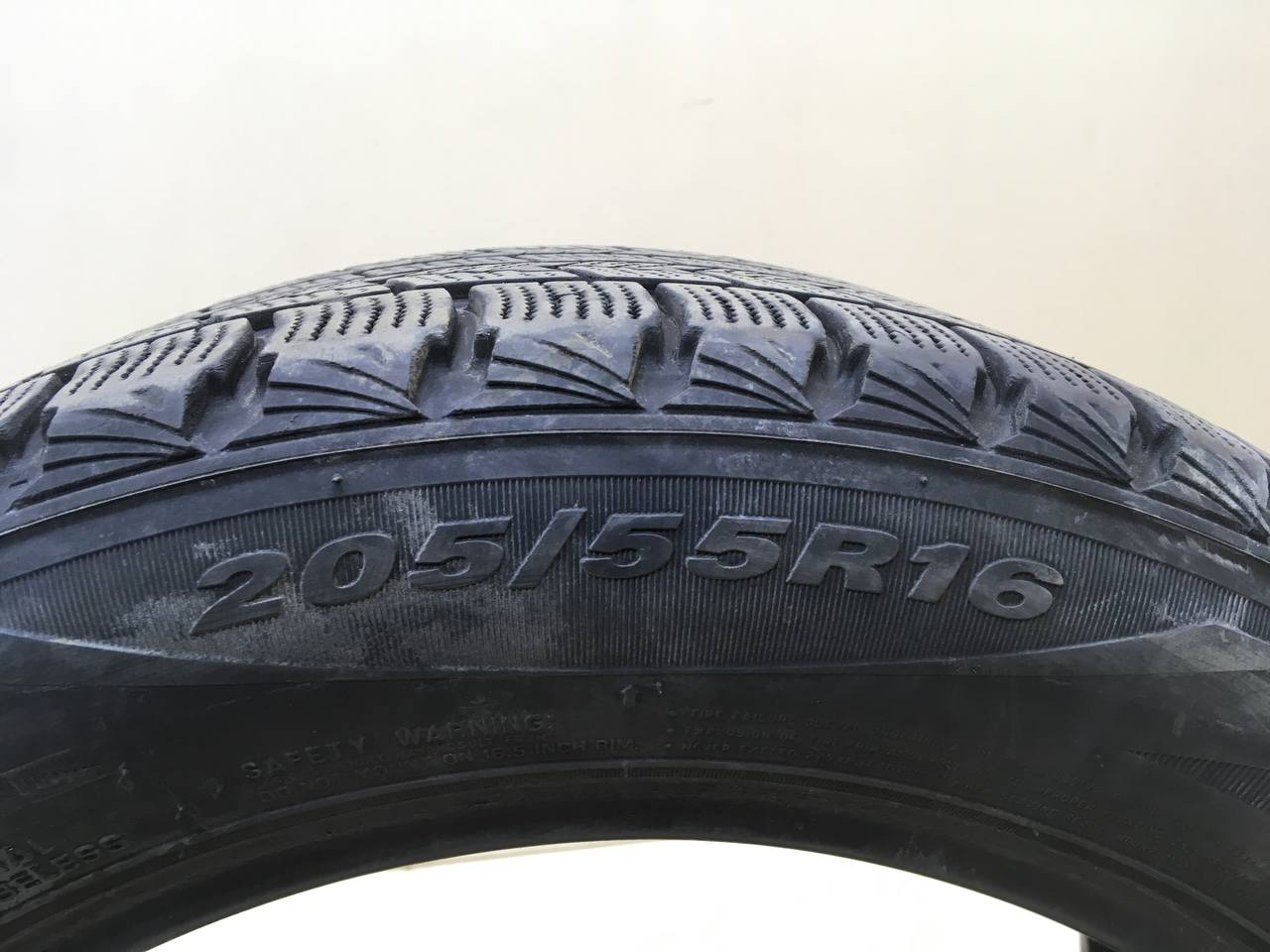 Шины R16 Зимние нешипованные Roadstone Winguard Ice