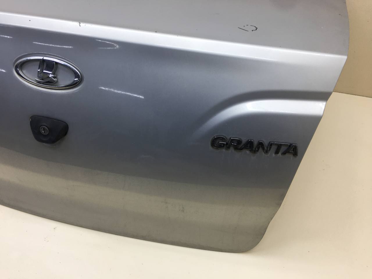 Крышка багажника Lada Granta 2011>