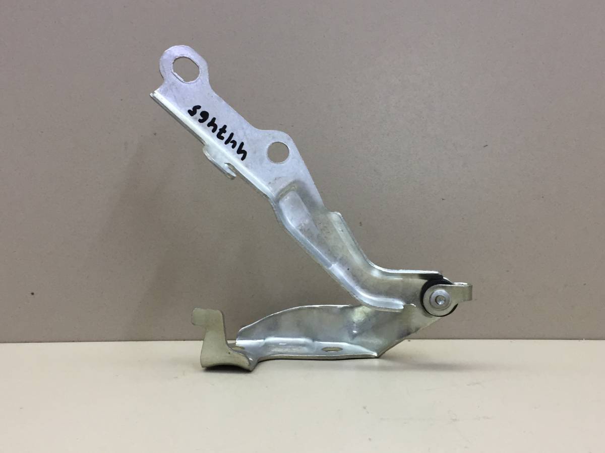 Петля капота правая Toyota Land Cruiser (J100) 1998-2007