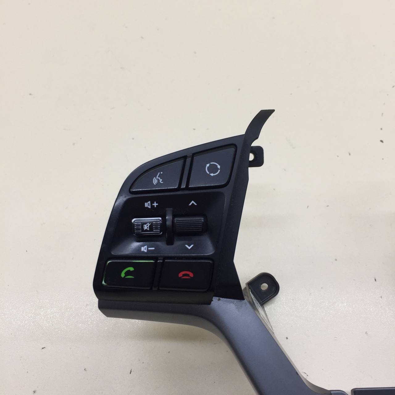 Кнопка многофункциональная Hyundai Tucson (TL) 2015-2021 Кнопка многофункциональная Hyundai Tucson (TL) 2015-2021