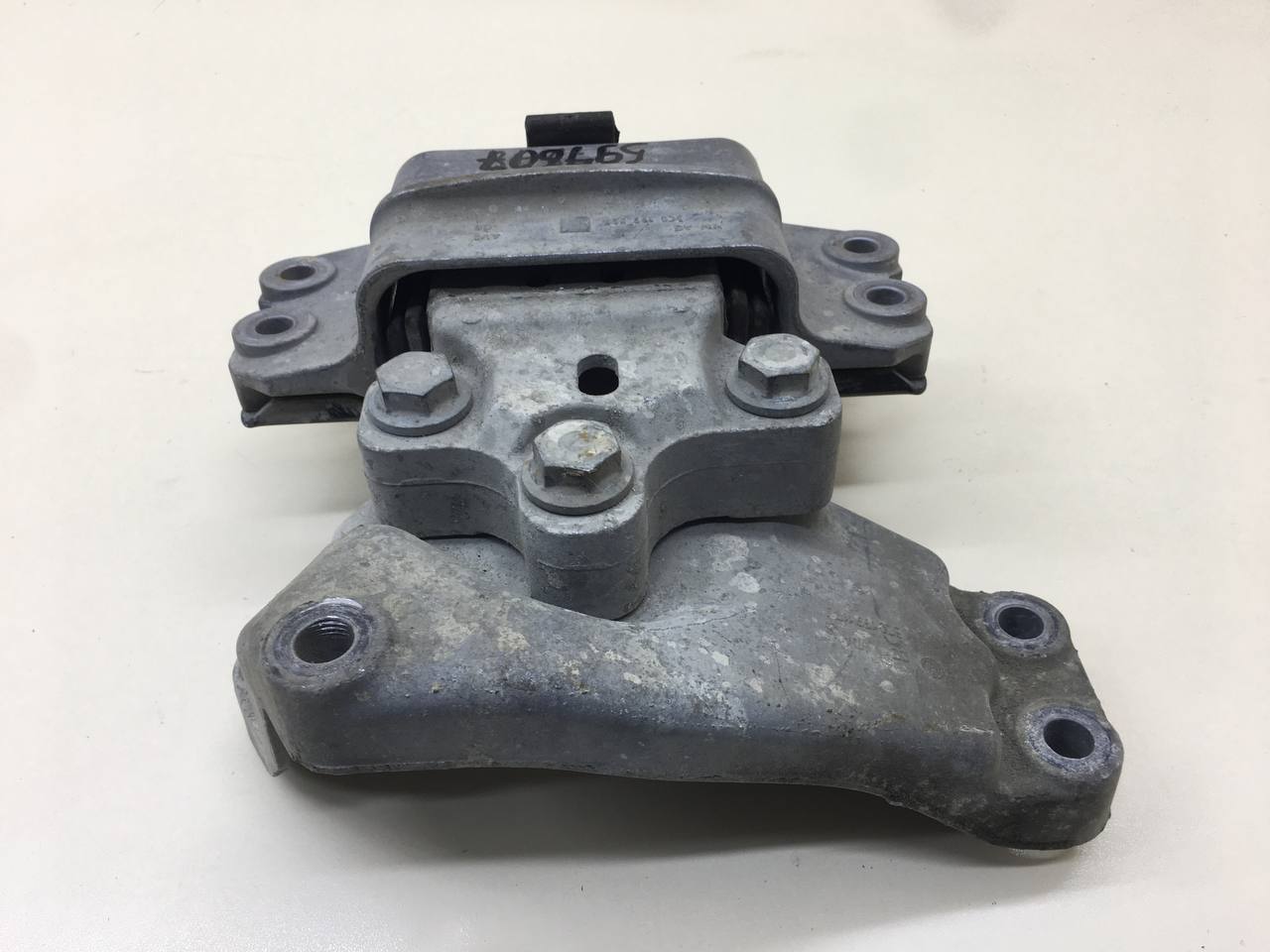 Опора двигателя левая Volkswagen Tiguan (5N1) 2007-2011