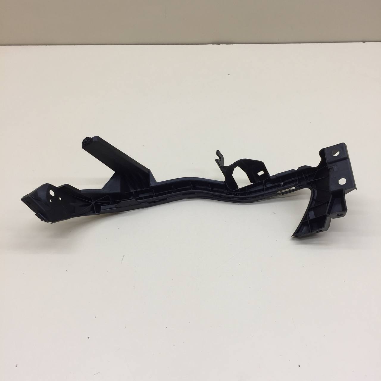 Кронштейн переднего бампера правый Subaru Impreza (GJ/G13) 2011-2014