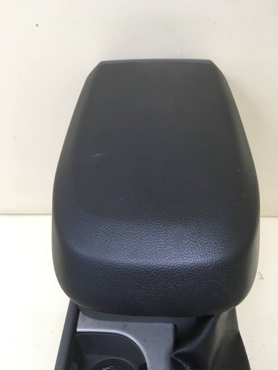 Консоль центральная Ford Focus 2 (DB) 2008-2011 Консоль центральная Ford Focus 2 (DB) 2008-2011
