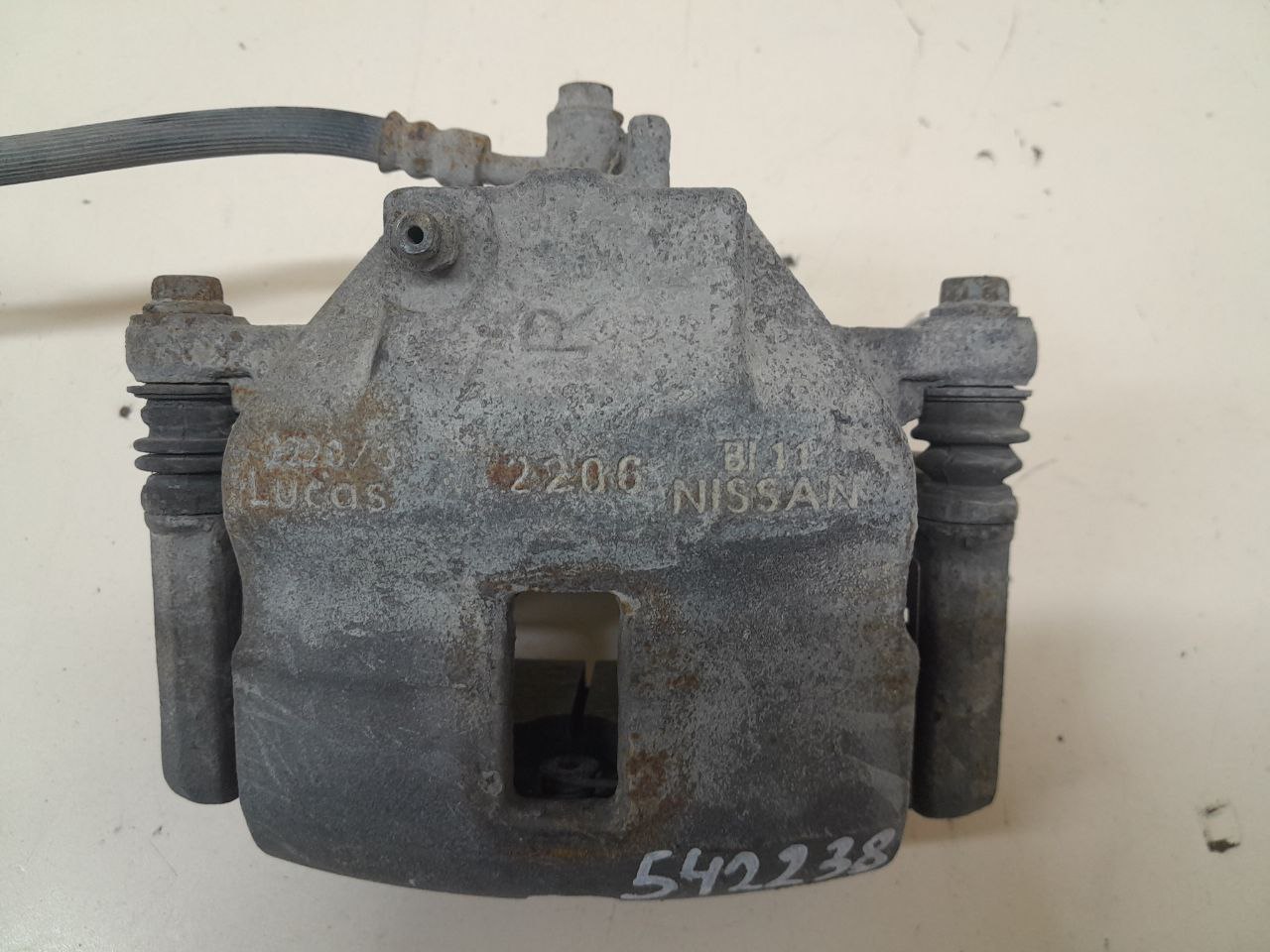 Суппорт передний правый Nissan Almera (N16) 2000-2006