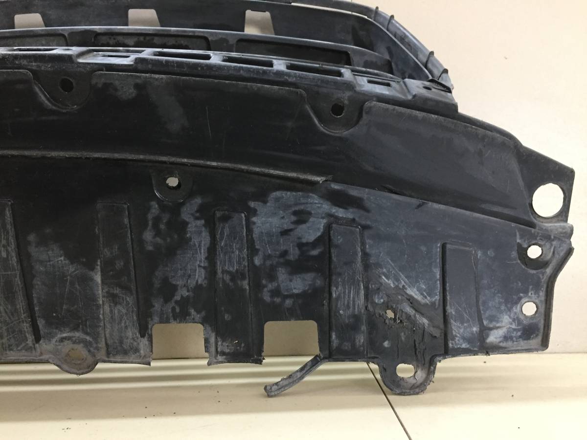 Решетка в бампер центральная Honda Civic 4D 2006-2012