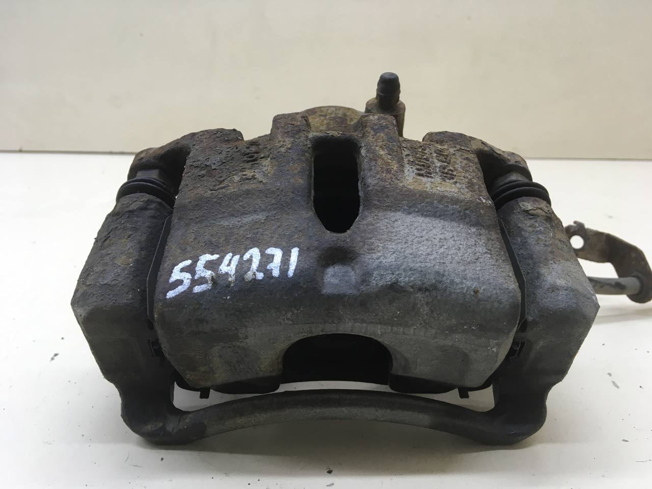 Суппорт передний левый Hyundai ix35 (LM) 2010-2015 Суппорт передний левый Hyundai ix35 (LM) 2010-2015