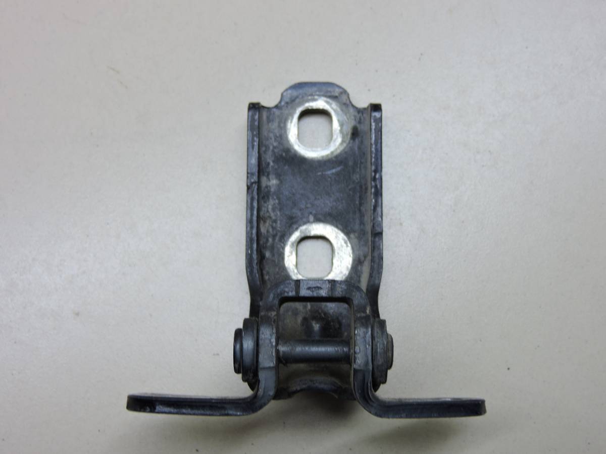 Петля двери задней правой нижняя Opel Astra J 2010-2017