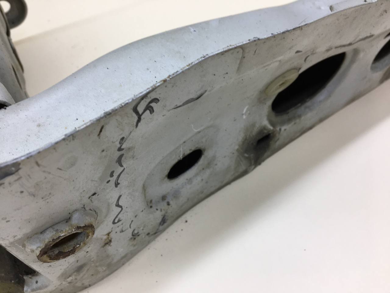 Усилитель переднего бампера Ford Focus 3 2011>