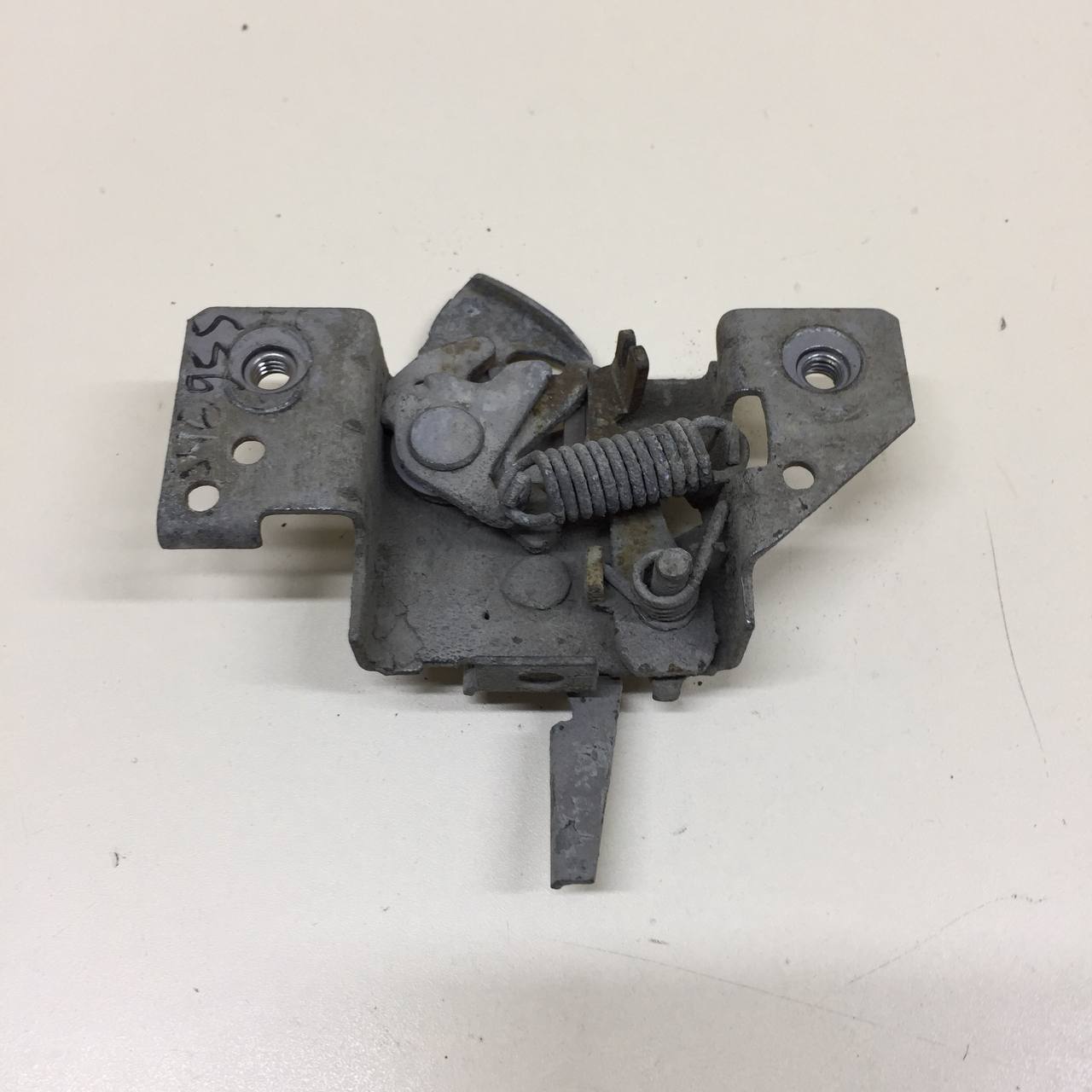 Замок капота Ford Fusion (JU) 2002-2012 Замок капота Ford Fusion (JU) 2002-2012