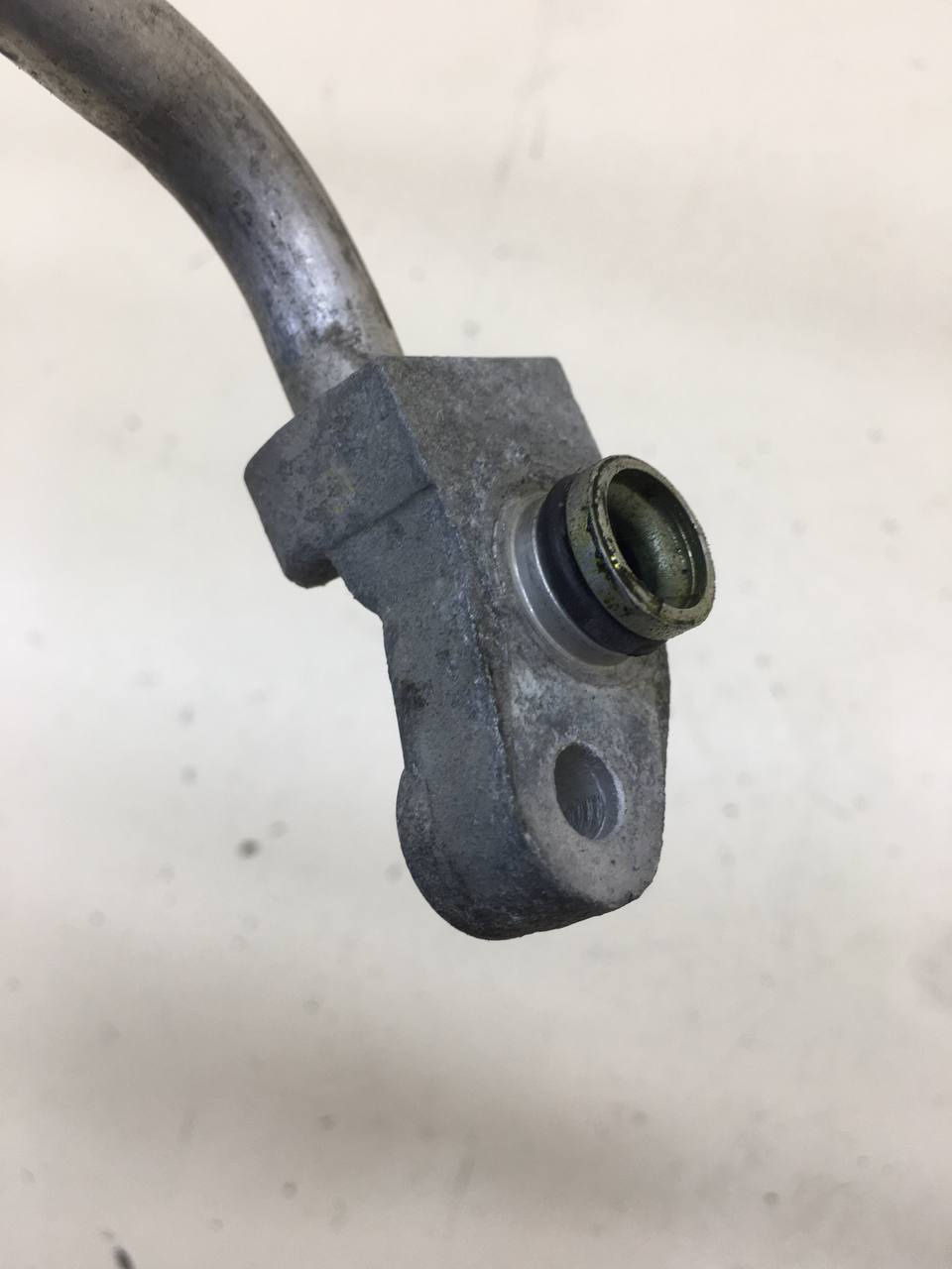 Трубка кондиционера Cadillac STS 2004-2011