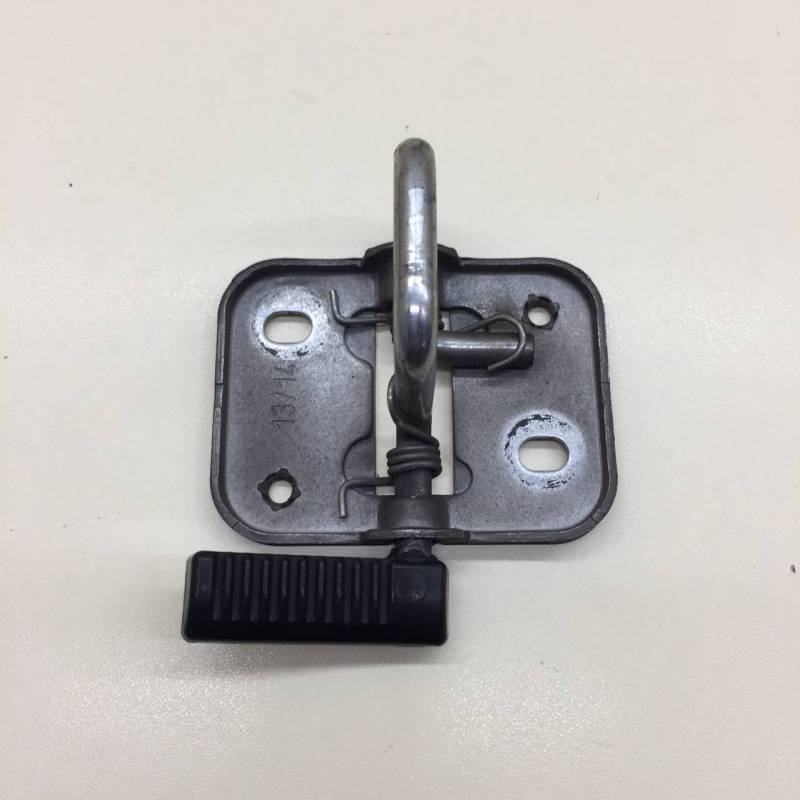 Крючок капота Volkswagen Jetta (A6) 2010-2019 Крючок капота Volkswagen Jetta (A6) 2010-2019