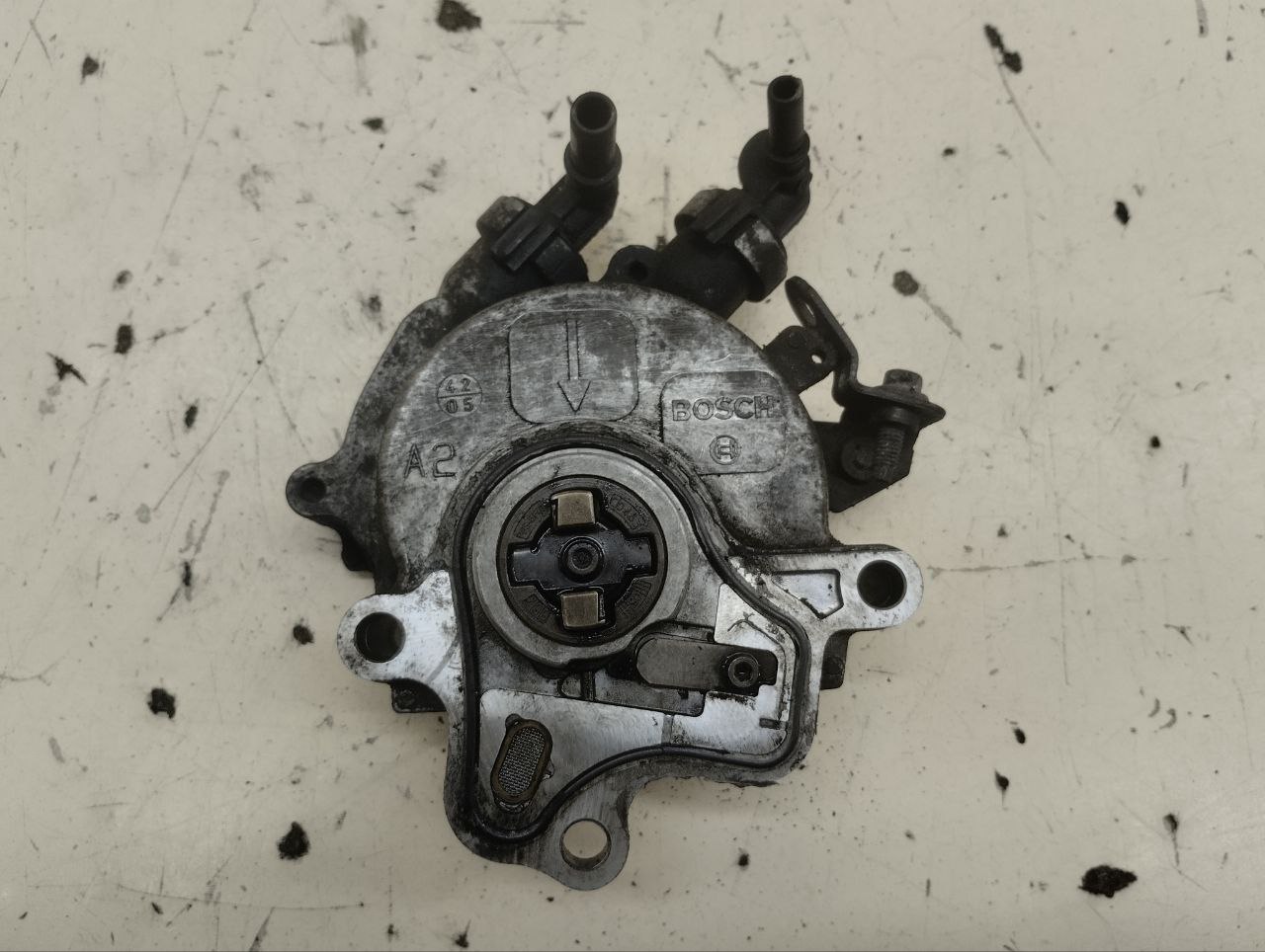 Насос вакуумный Land Rover Discovery 3 (L319) 2004-2009 Насос вакуумный Land Rover Discovery 3 (L319) 2004-2009