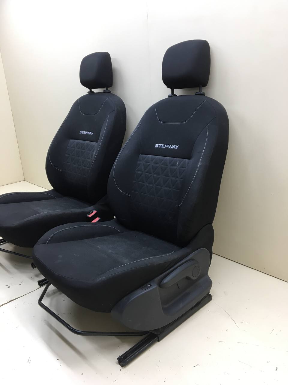 Сиденье (комплект) Renault Sandero Stepway (5S) 2014-2022 Сиденье (комплект) Renault Sandero Stepway (5S) 2014-2022