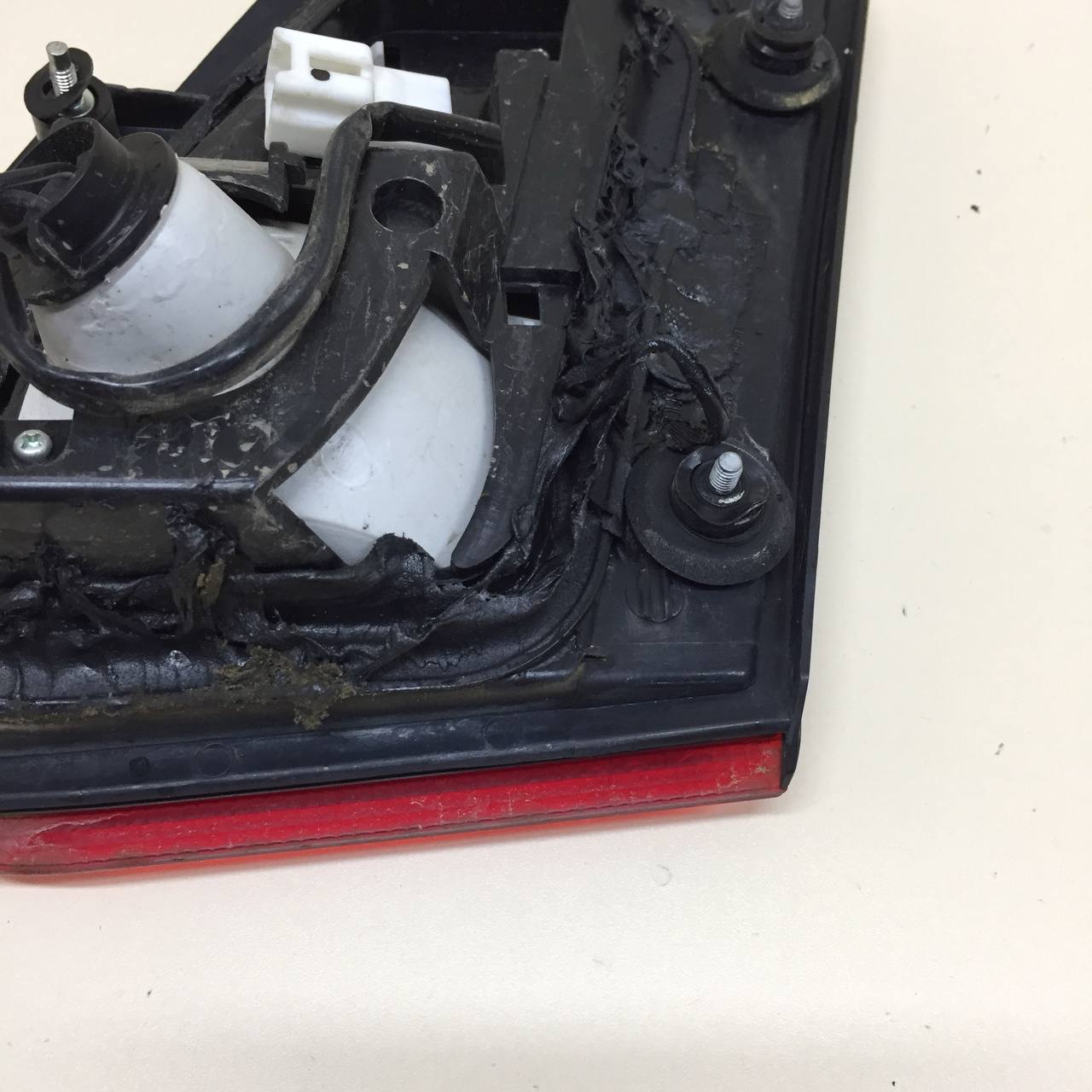 Фонарь задний внутренний левый Nissan Almera (N16) 2000-2006