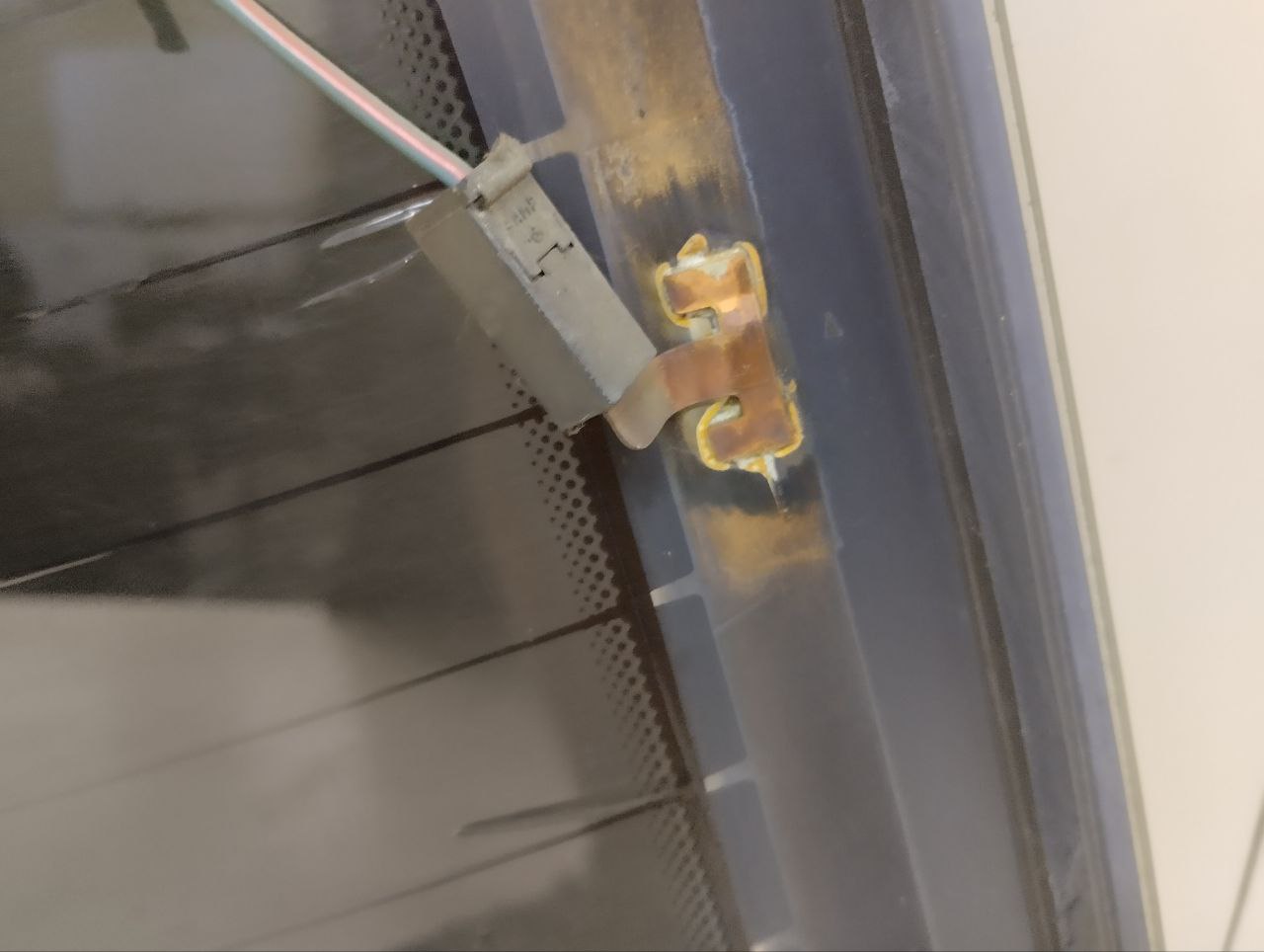 Стекло заднее Nissan Almera (N16) 2000-2006