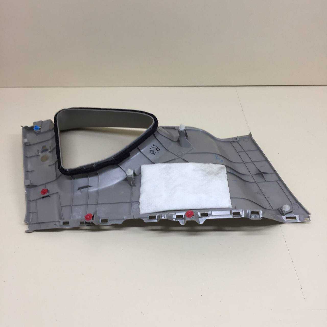 Обшивка стойки Toyota Rav 4 (XA40) 2013-2019 Обшивка стойки Toyota Rav 4 (XA40) 2013-2019