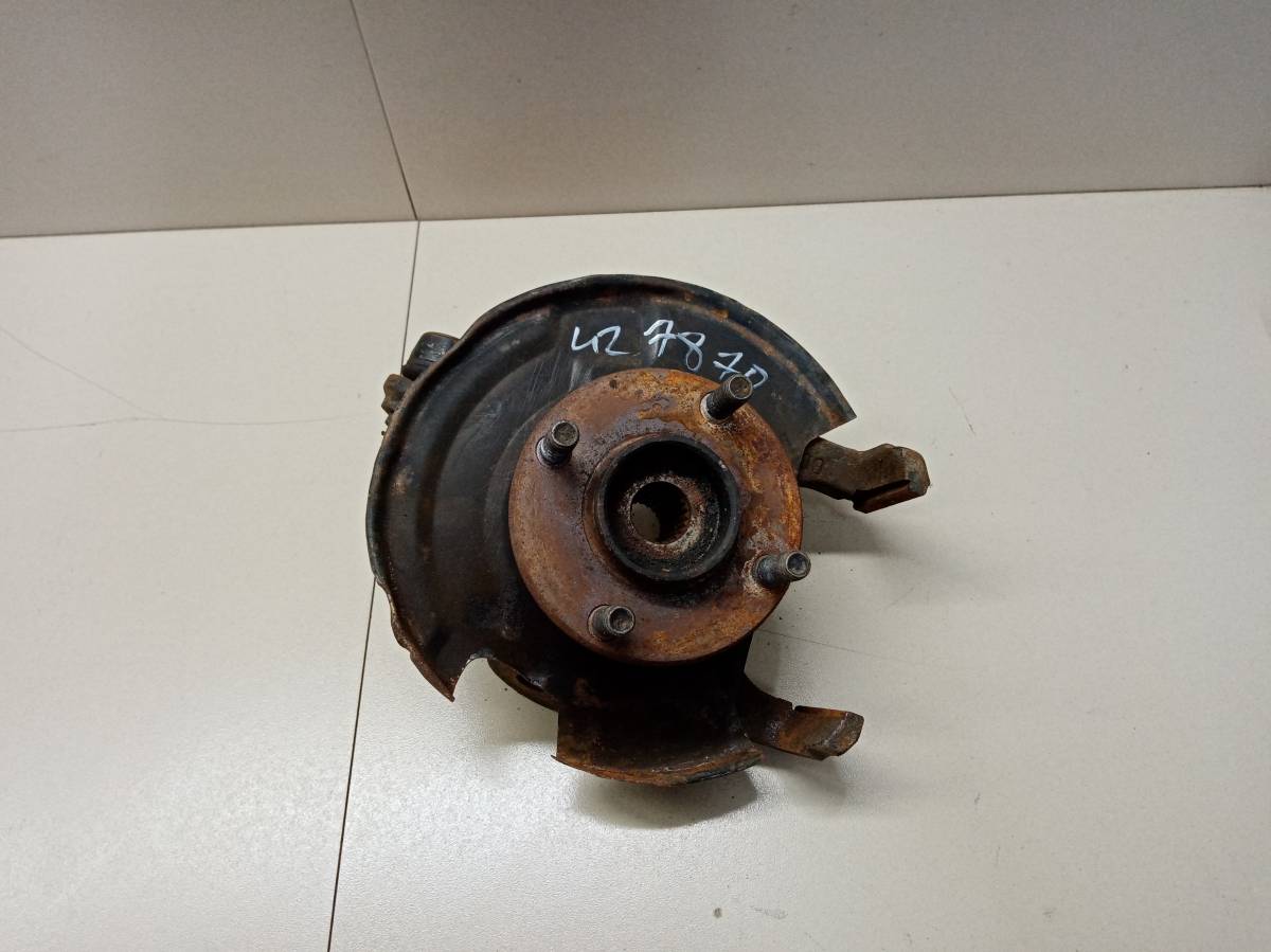 Кулак поворотный передний правый Nissan March (K11) 1992-2002