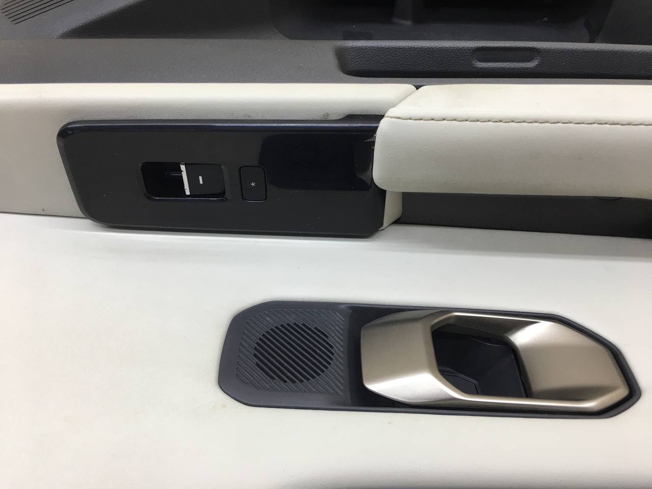 Обшивка двери задней левой Jetour Dashing 2022>