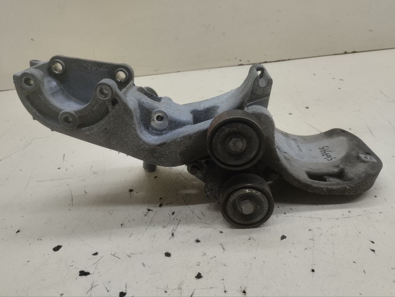 Кронштейн генератора Renault Sandero Stepway (5S) 2014-2022 Кронштейн генератора Renault Sandero Stepway (5S) 2014-2022