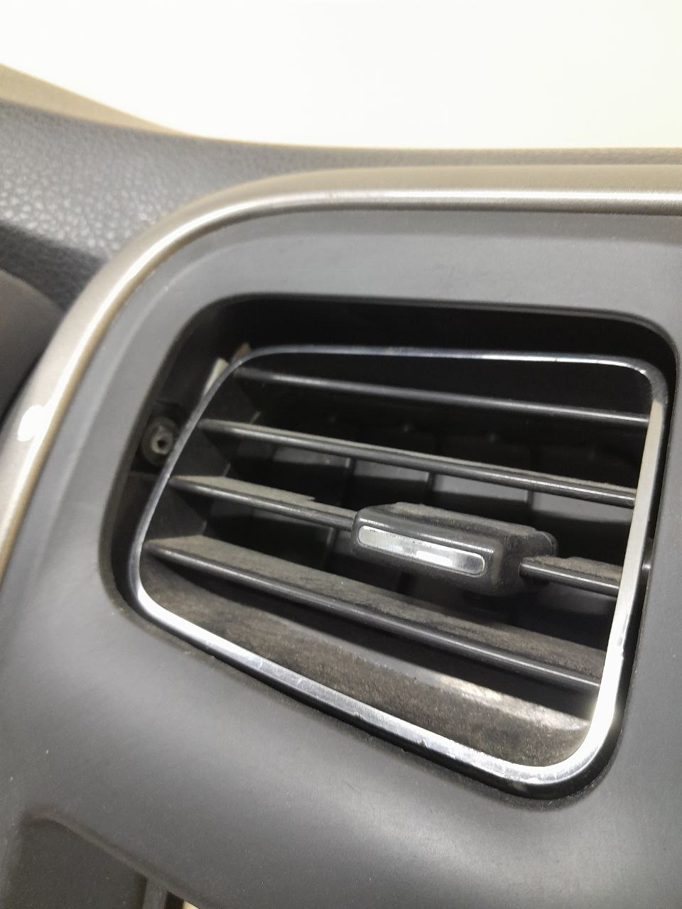 Торпедо Renault Logan (2) 2014> Торпедо Renault Logan (2) 2014>