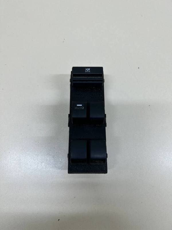 Блок управления стеклоподъемниками Kia Venga (YN) 2010-2017