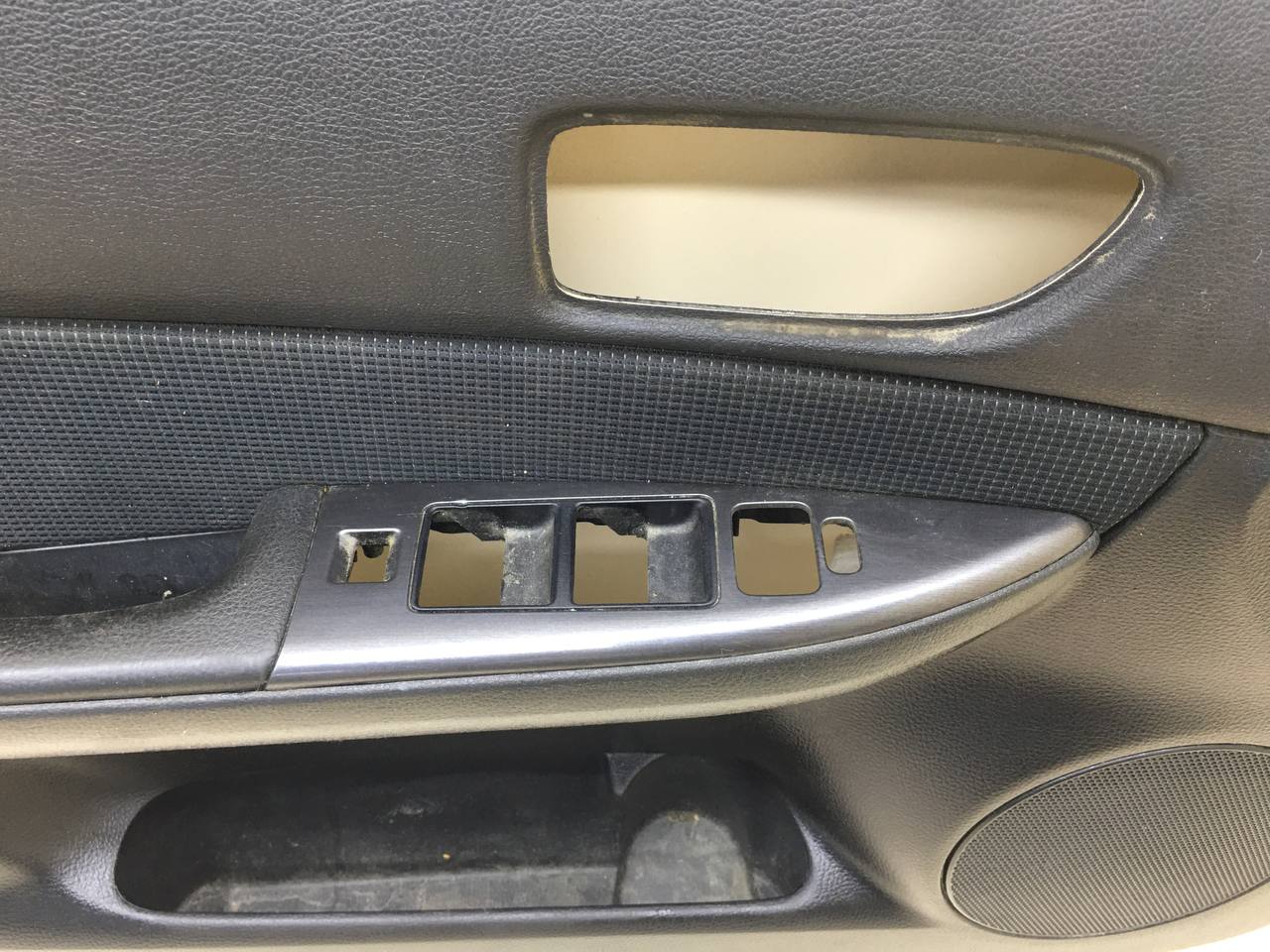Обшивка двери передней левой Mazda Mazda 6 (GG) 2002-2007
