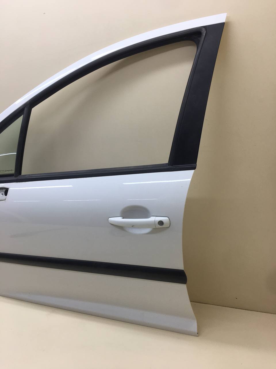 Дверь передняя левая Peugeot 207 2006-2013